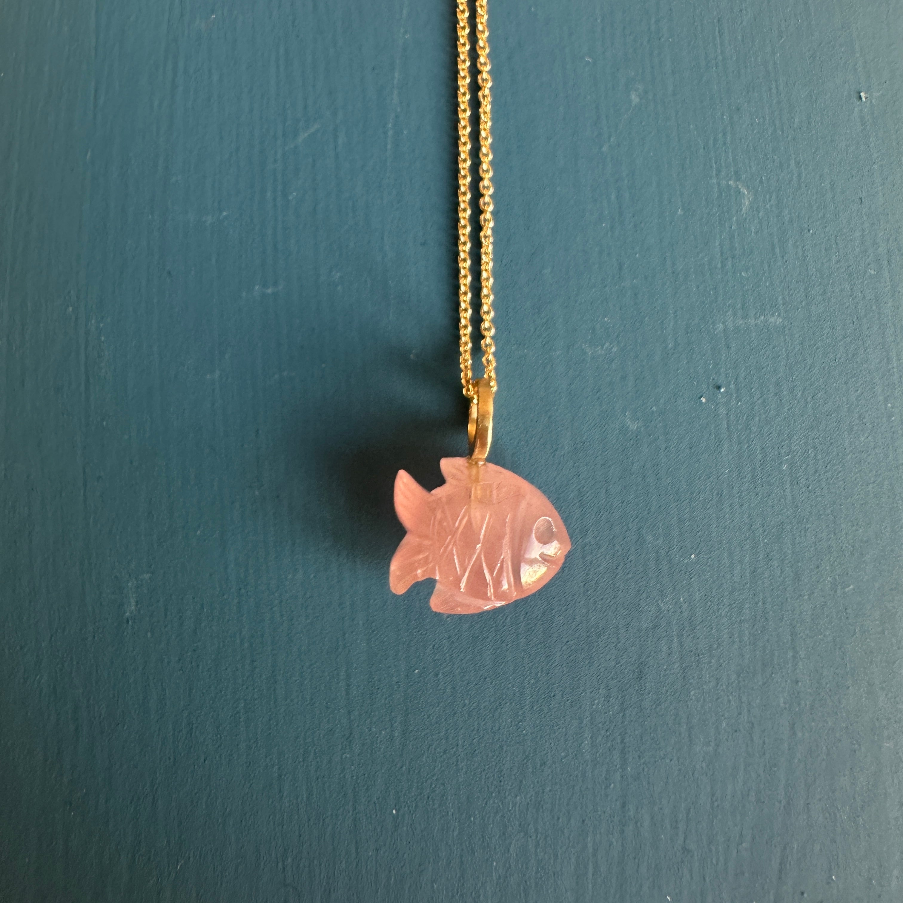 18 kt. No.14 fisk rosa rosakvarts. Lille