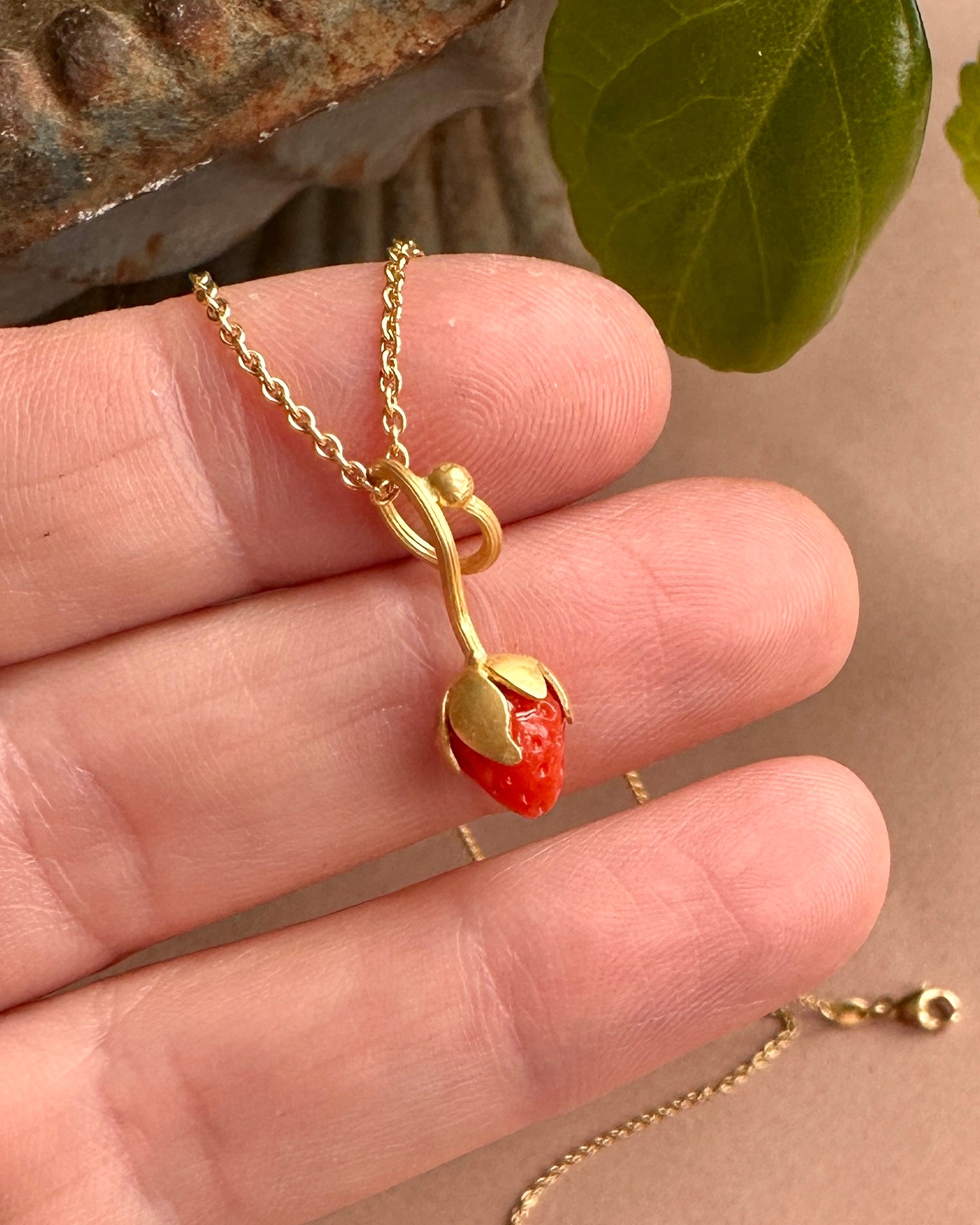 18 kt. No.7 Koral Jordbær vedhæng