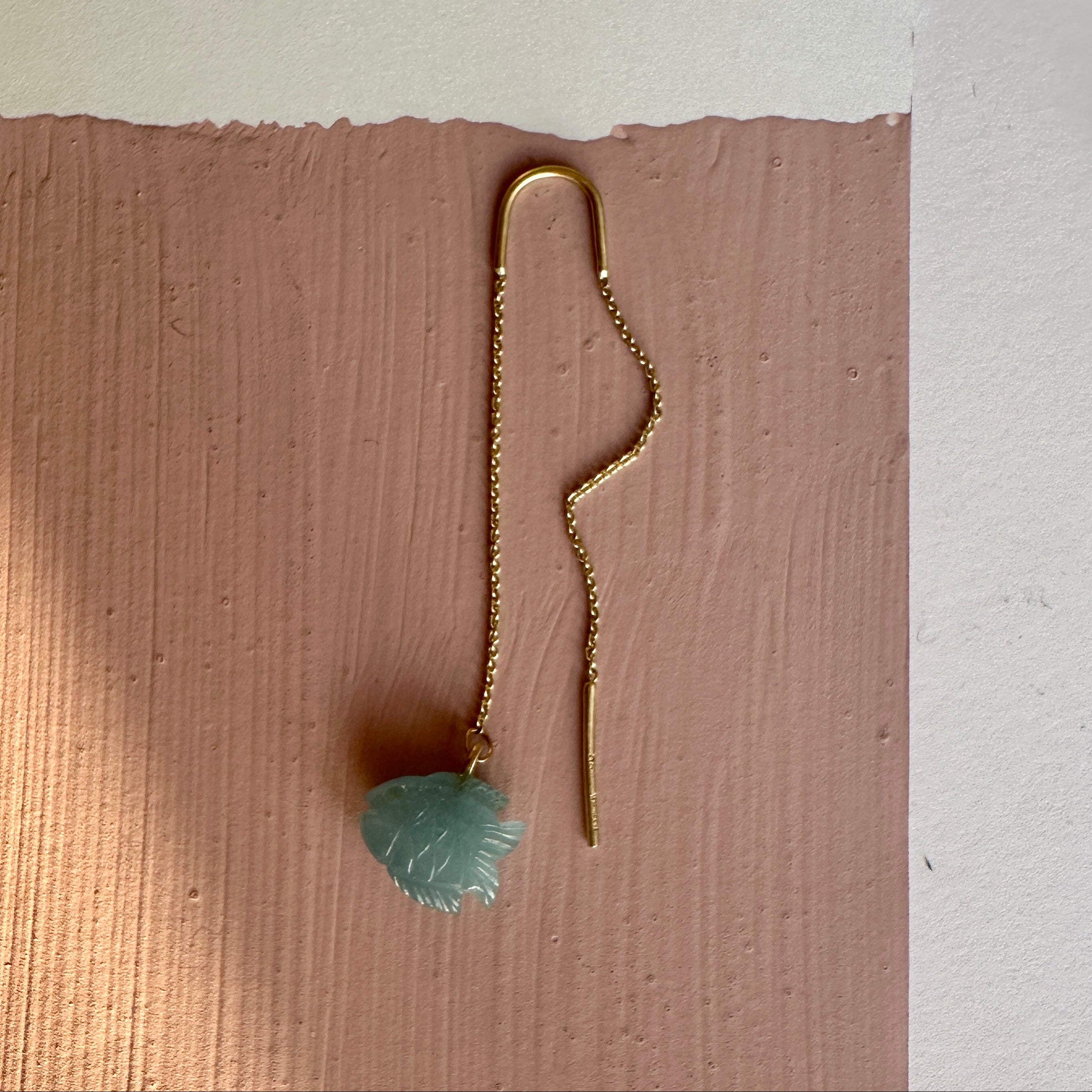 14 kt øreringe. Blå akvarmarin lille fisk på kæde.