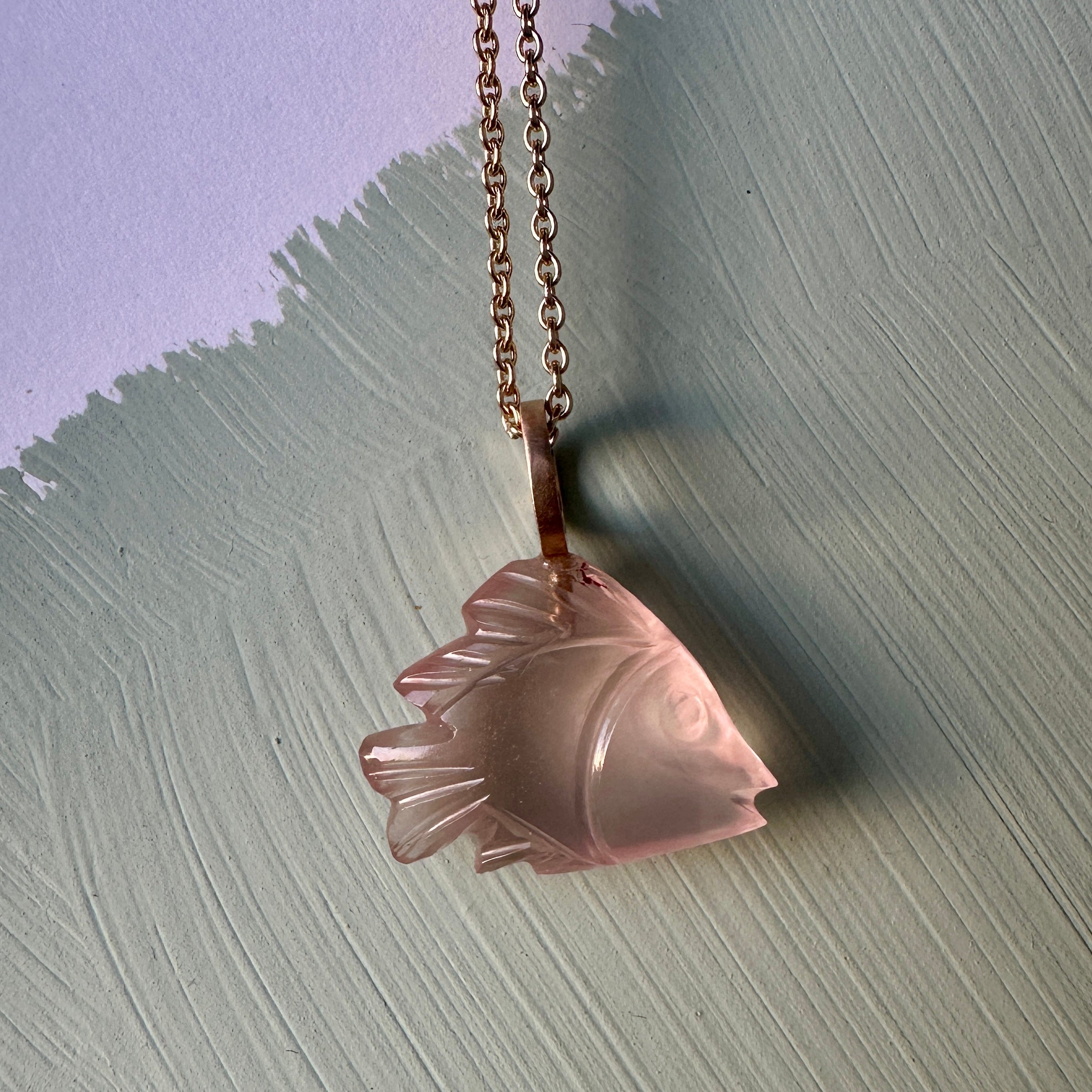 14 kt. No.33 fisk. Transparent rose rosakvarts. X Stor