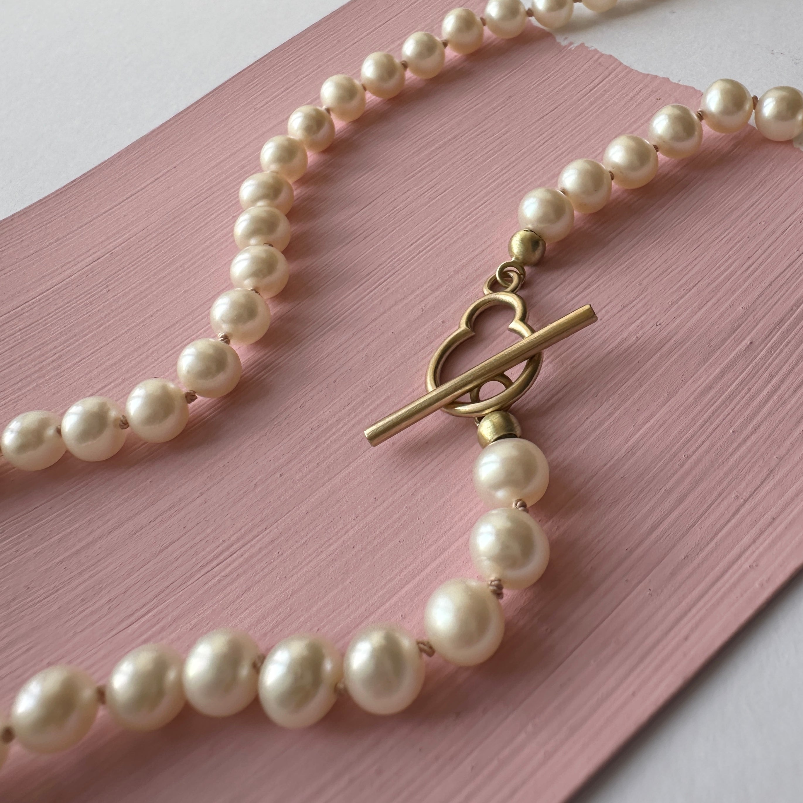 14 kt - No.5 Ferskvands perlekæde på rosa silkesnor – 49cm