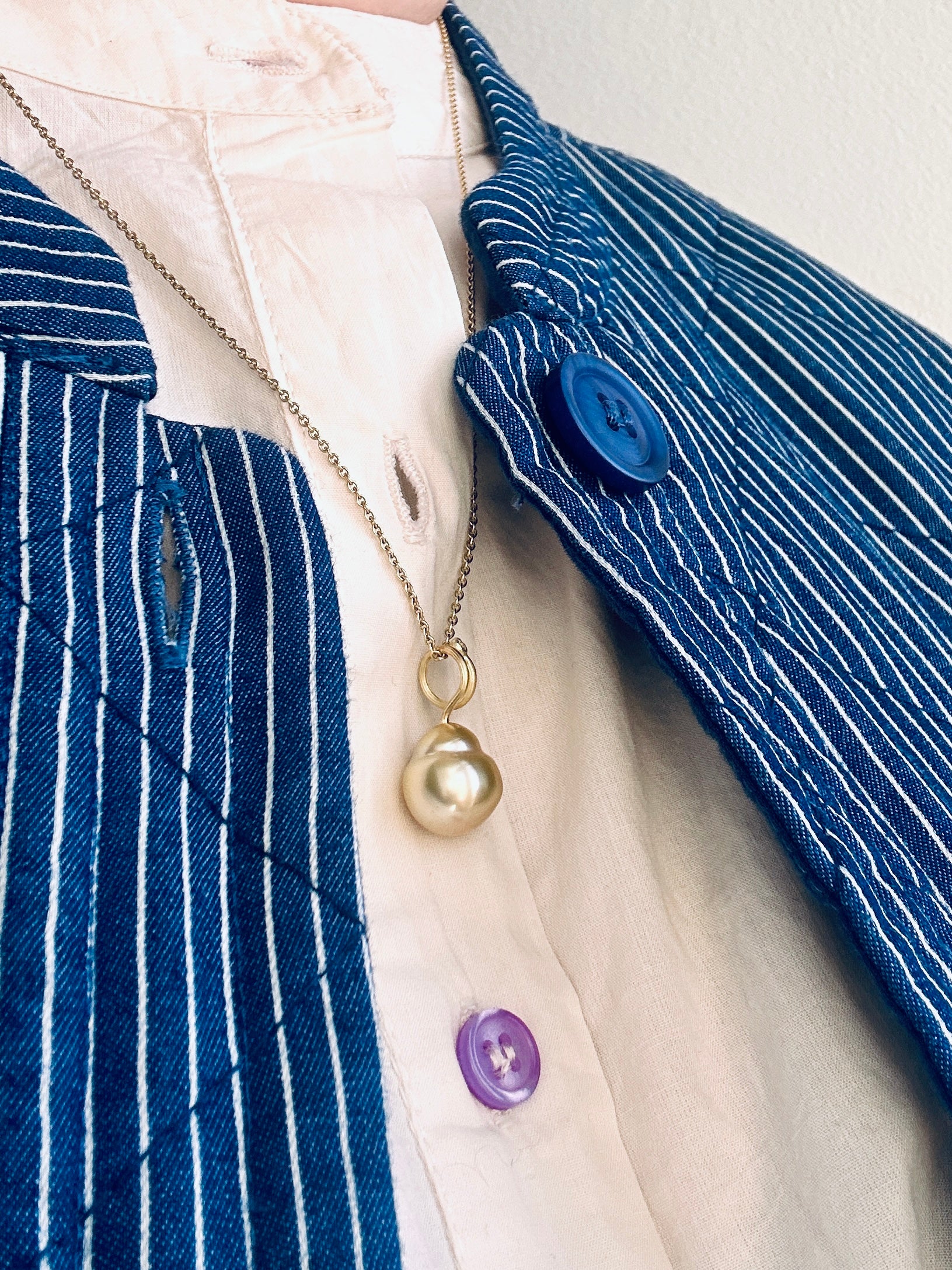 18 K guld No.2 barok South Sea perlevedhæng.