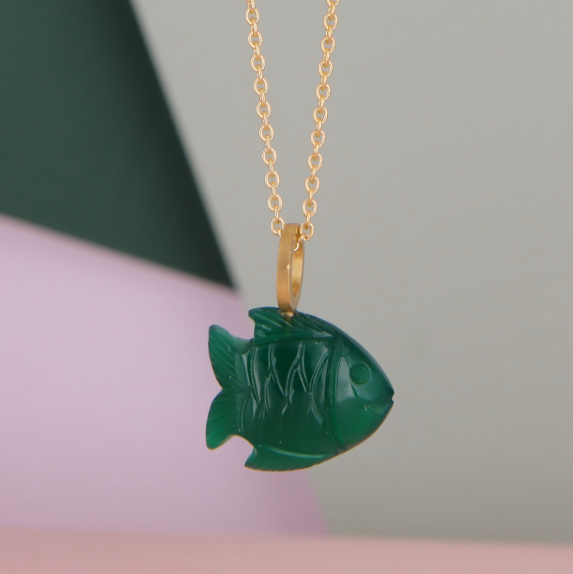 18 kt. No.21 fisk. Mørke grøn onyx. Stor