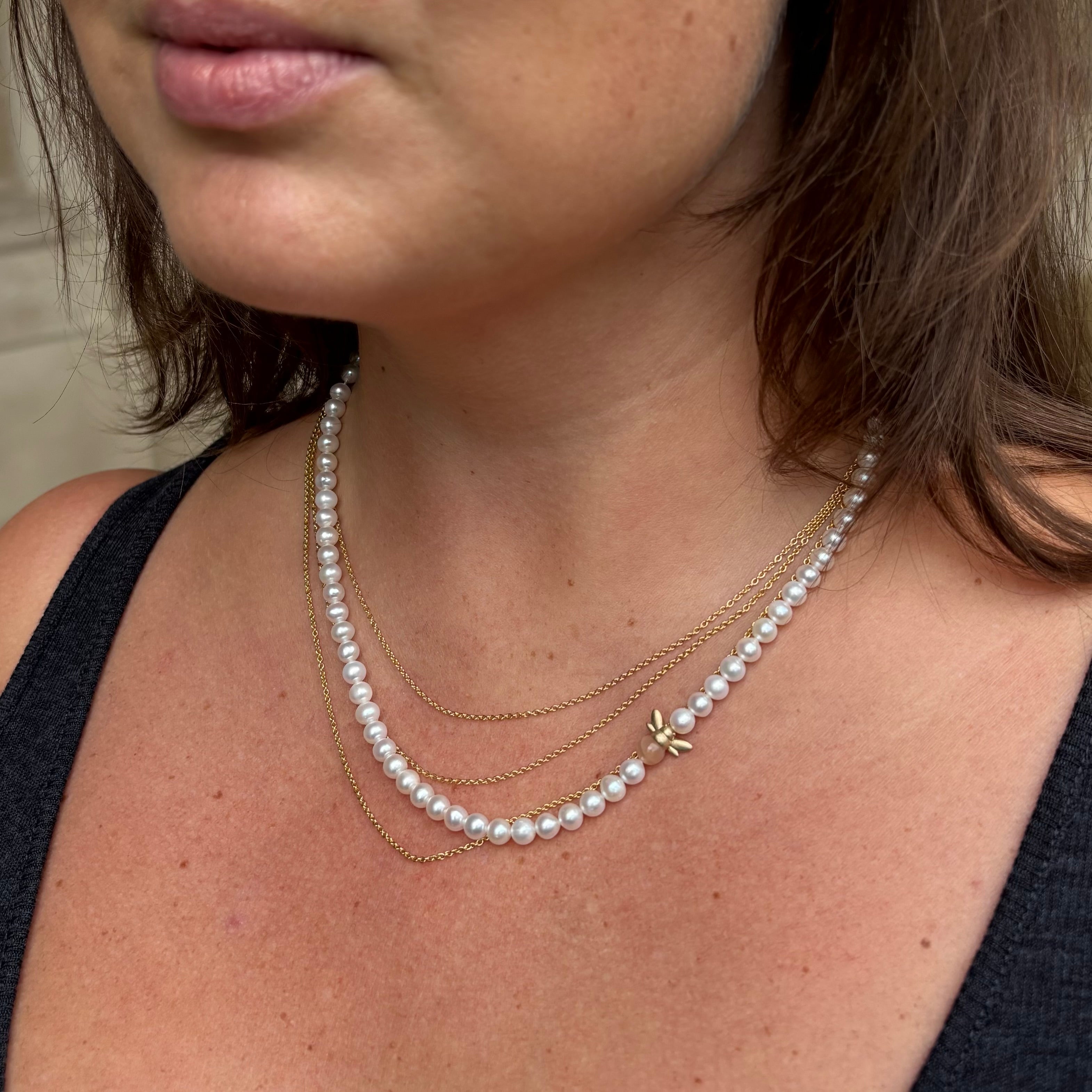 14 kt No.8 Humlebi & Ferskvandsperlekæde – 45 cm