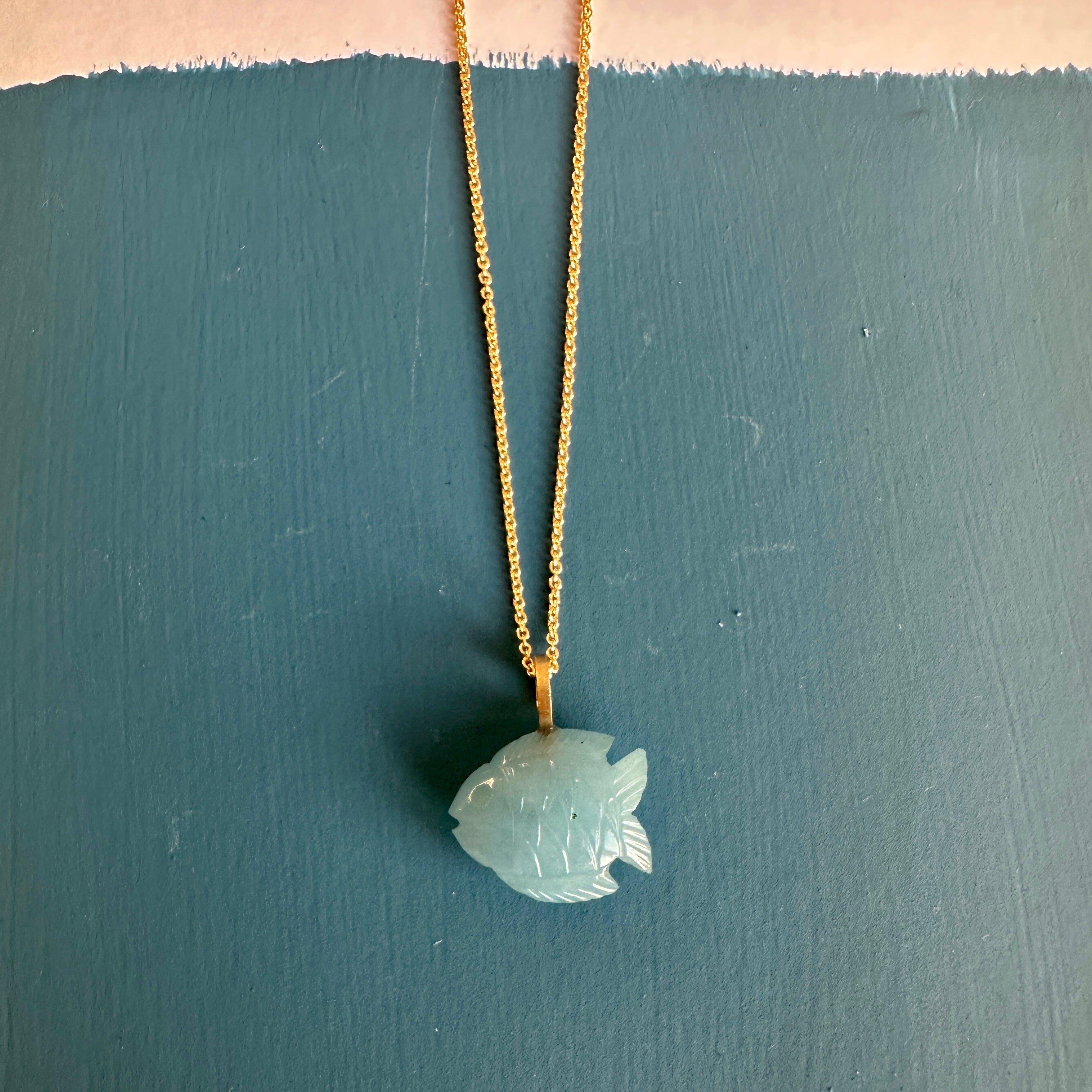 18 kt. No.4 fisk blå akvamarin. Mellem