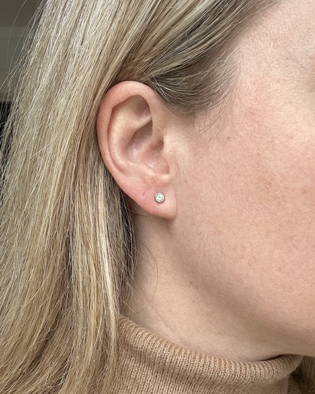 Diamantørestik Deluxe – 18 kt, 0,10 ct