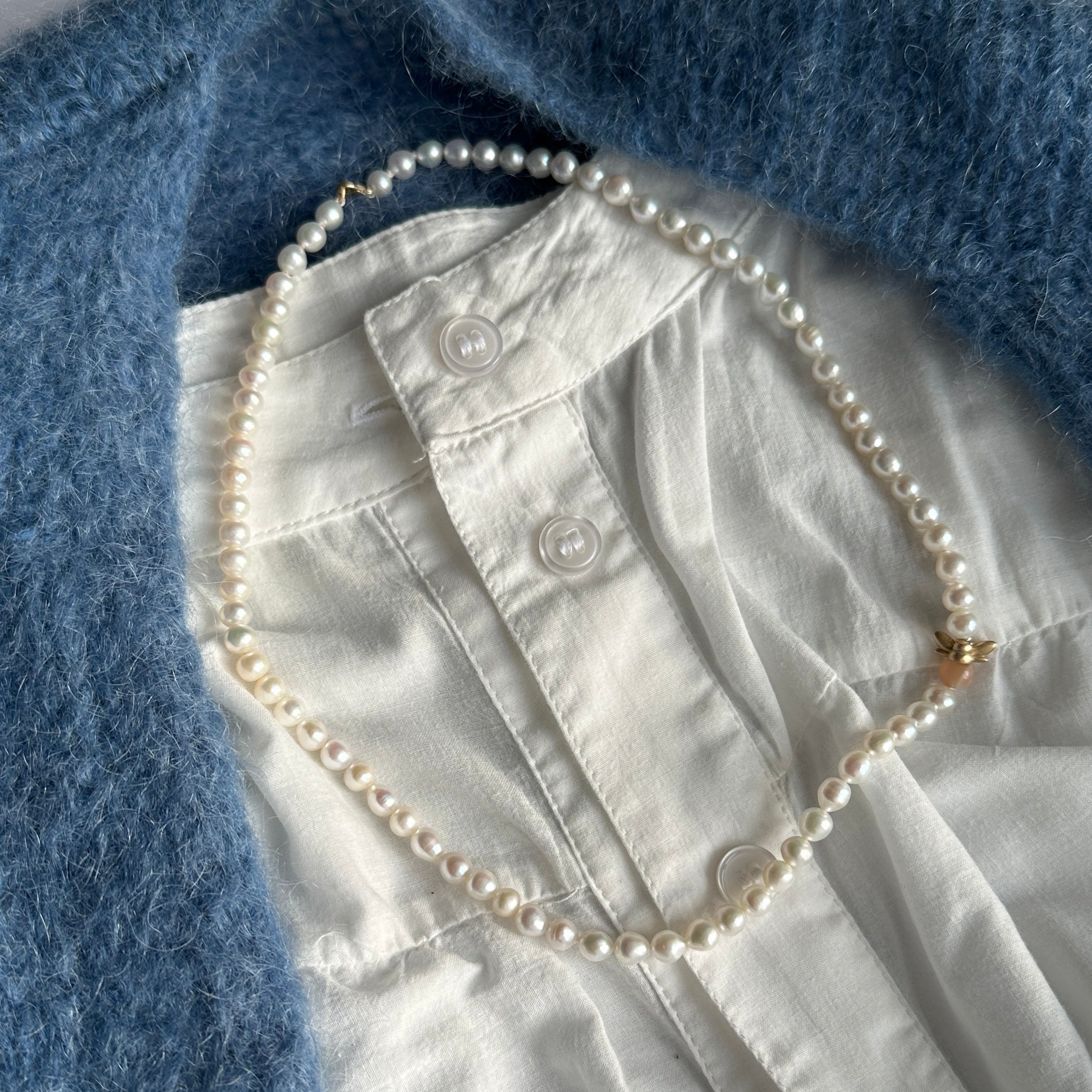 14 kt No.8 Humlebi & Ferskvandsperlekæde – 45 cm