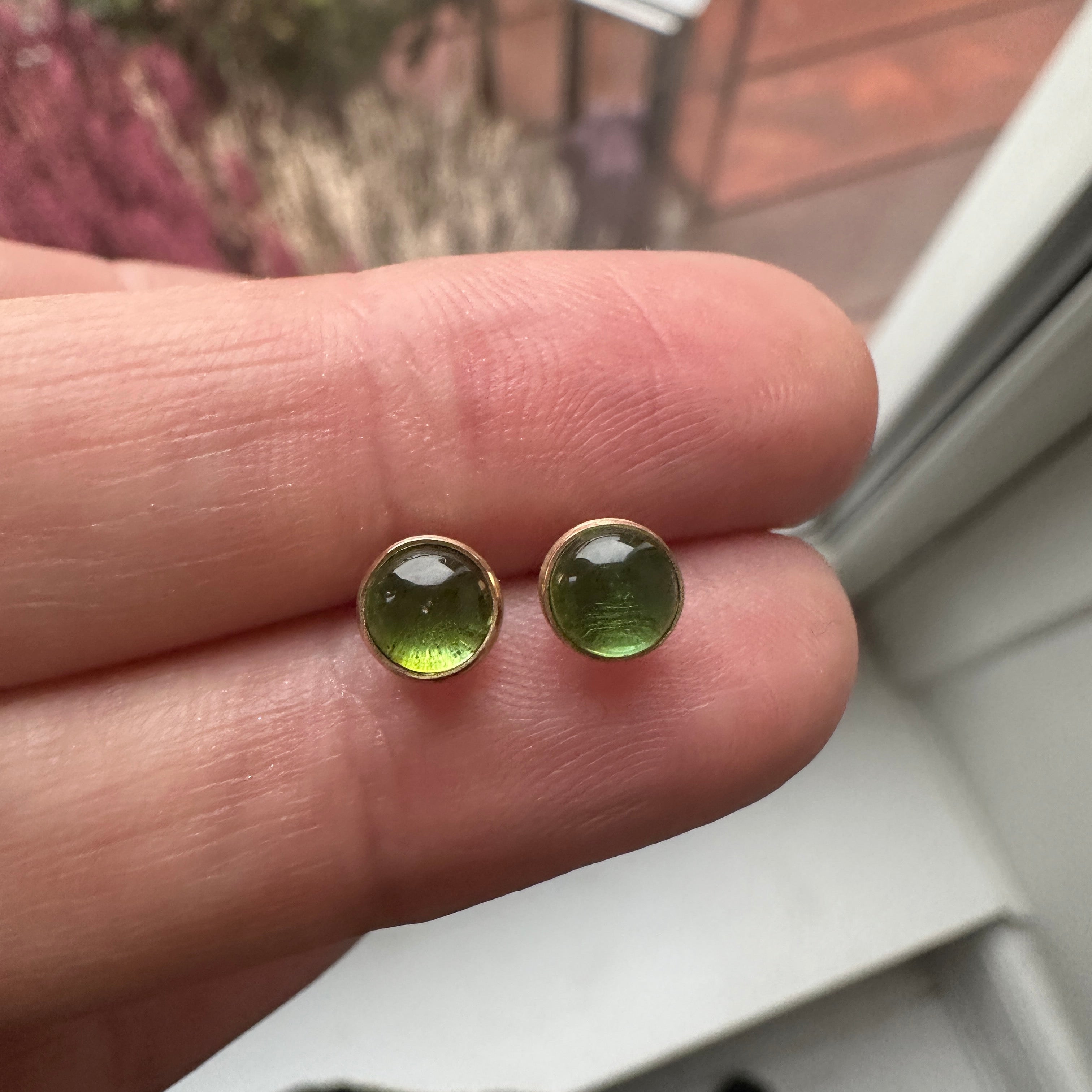 18 kt - Grøn turmalin ørestikker 1 par