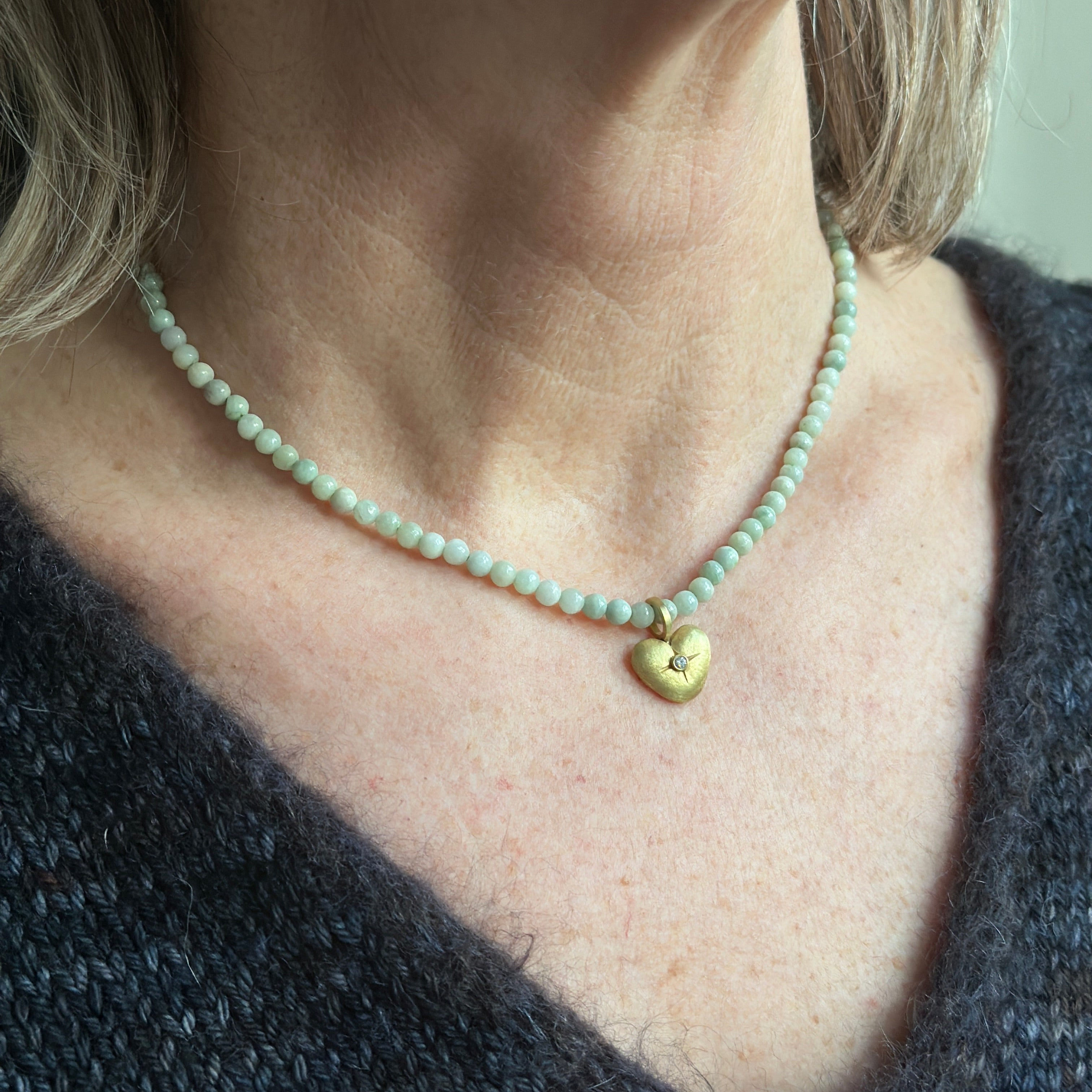 18 kt grøn jadekæde – 42 cm