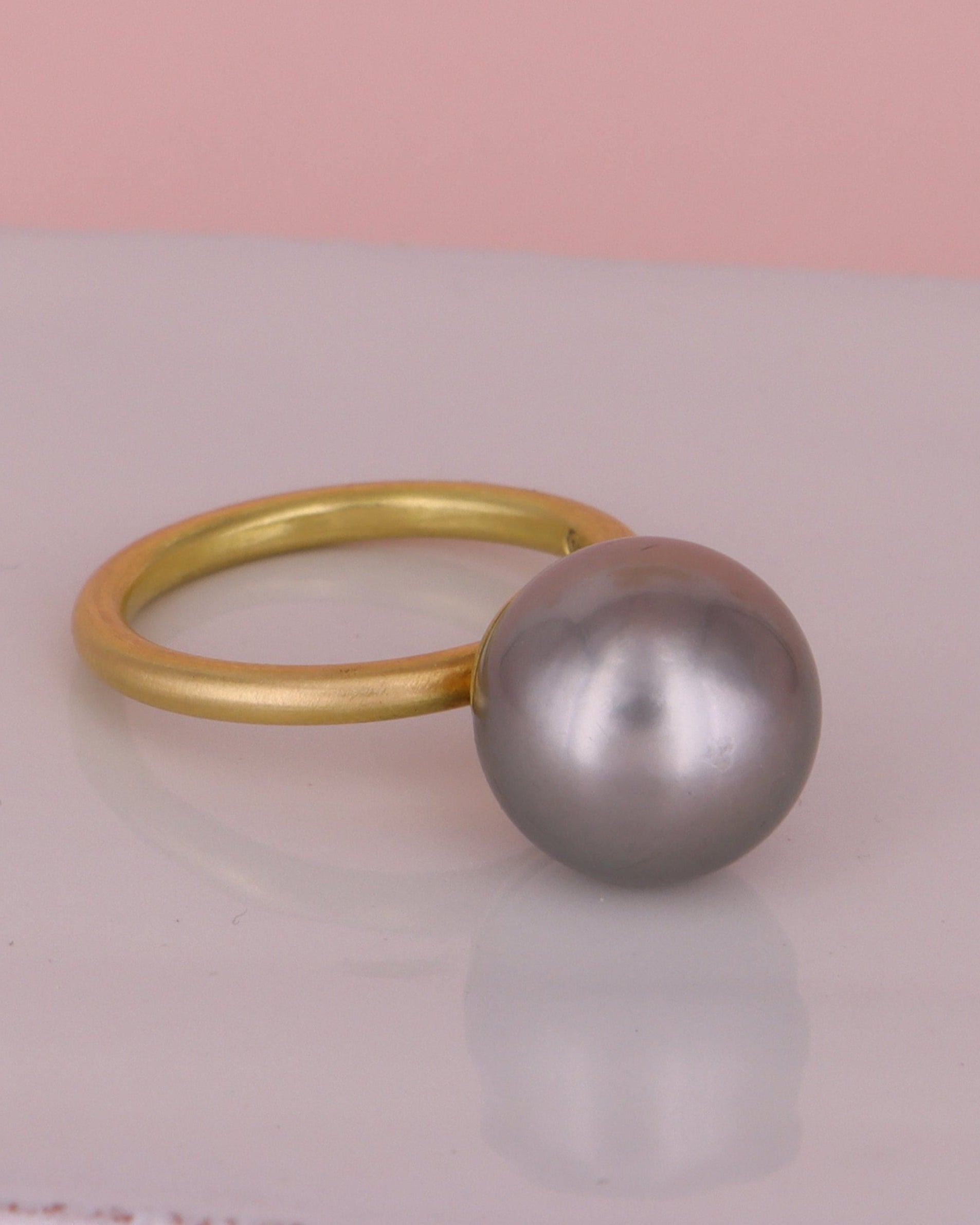 18 kt guldring med Tahiti perle