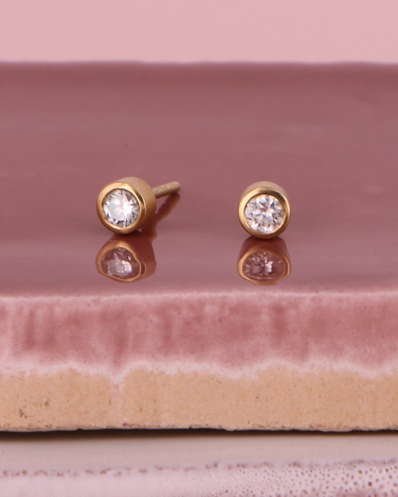 Diamantørestik Deluxe – 18 kt, 0,10 ct