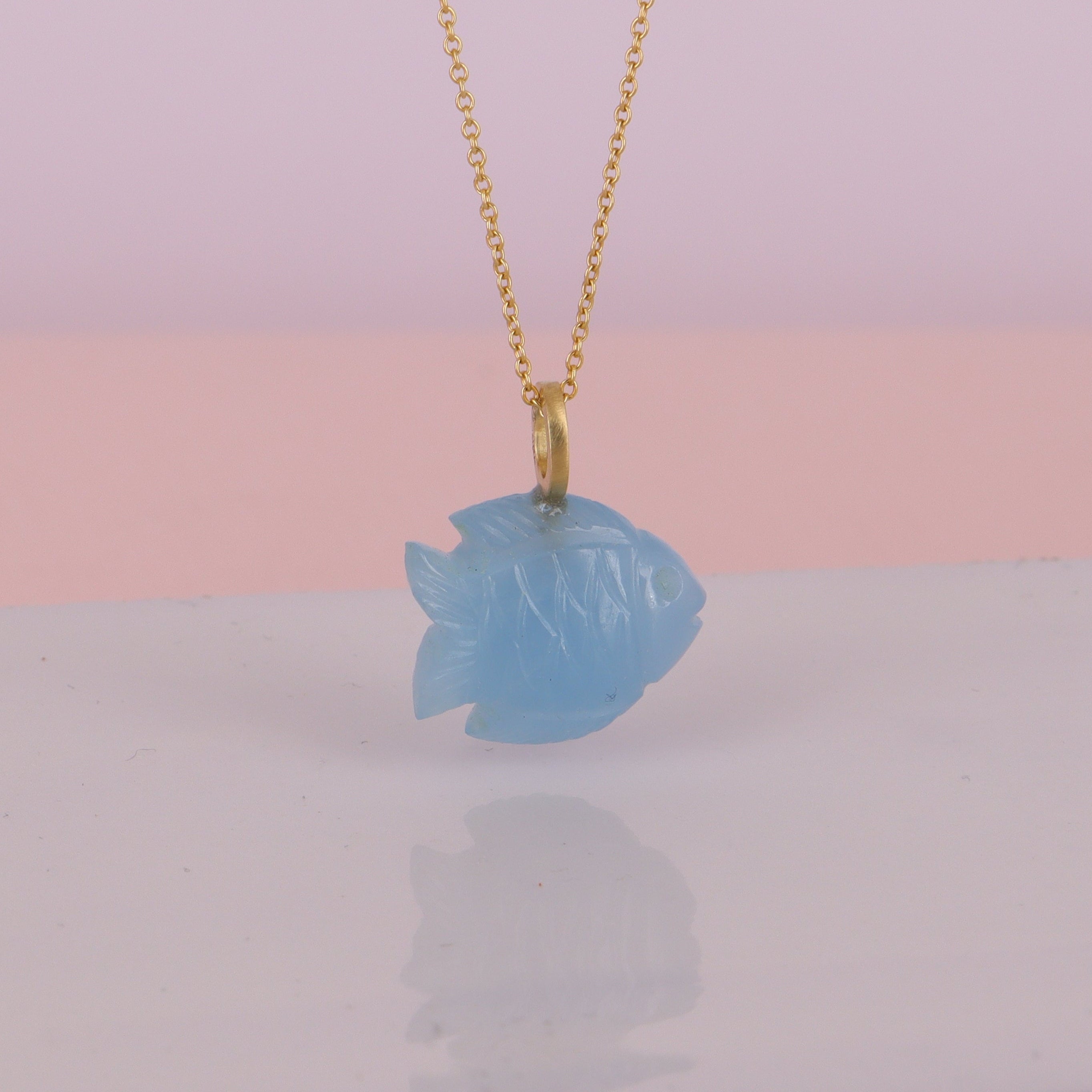 18 kt. No.4 fisk blå akvamarin. Mellem