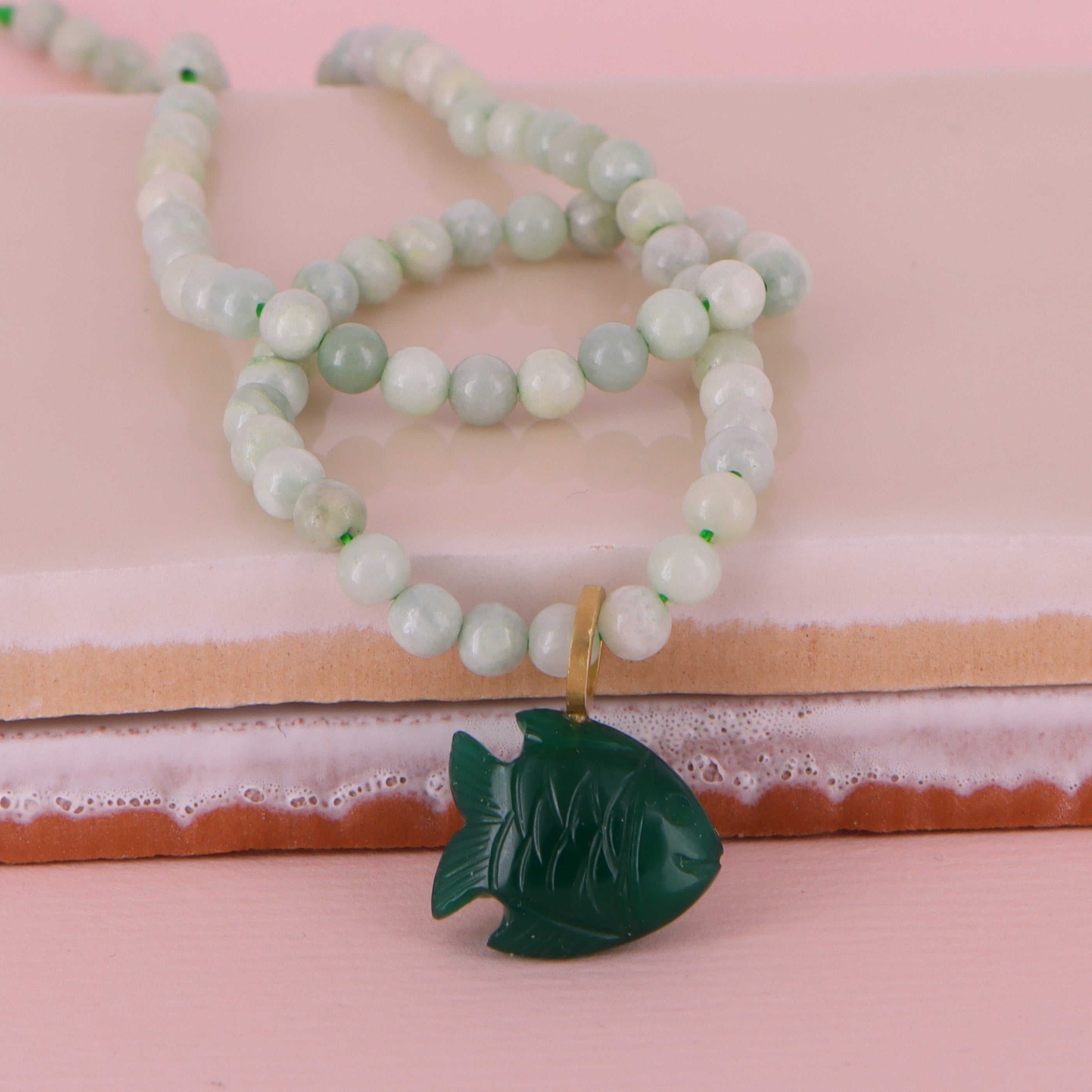 18 kt. No.21 fisk. Mørke grøn onyx. Stor