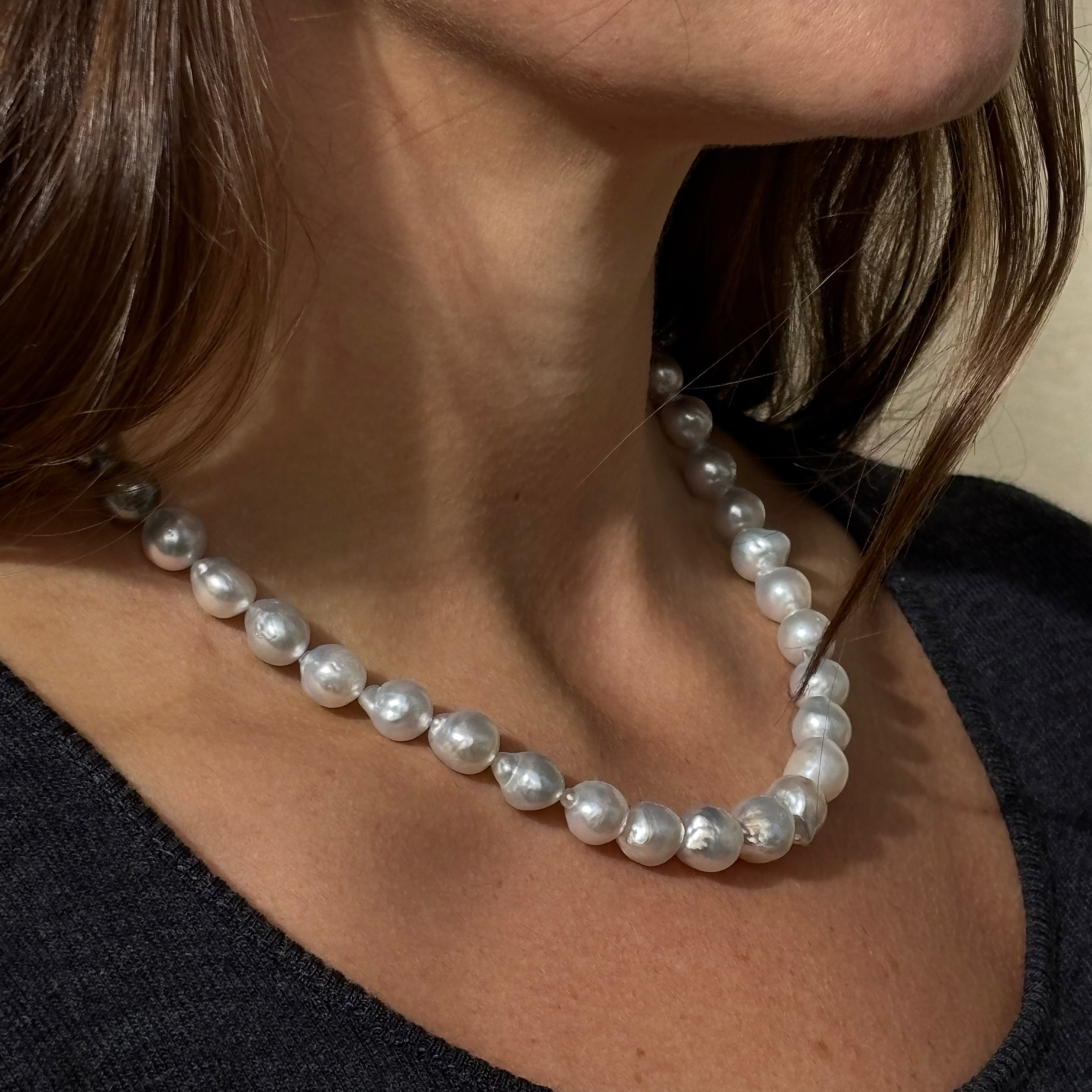 14 kt - Perlekæde med australske og tahiti perler med pærelås. 48 cm.