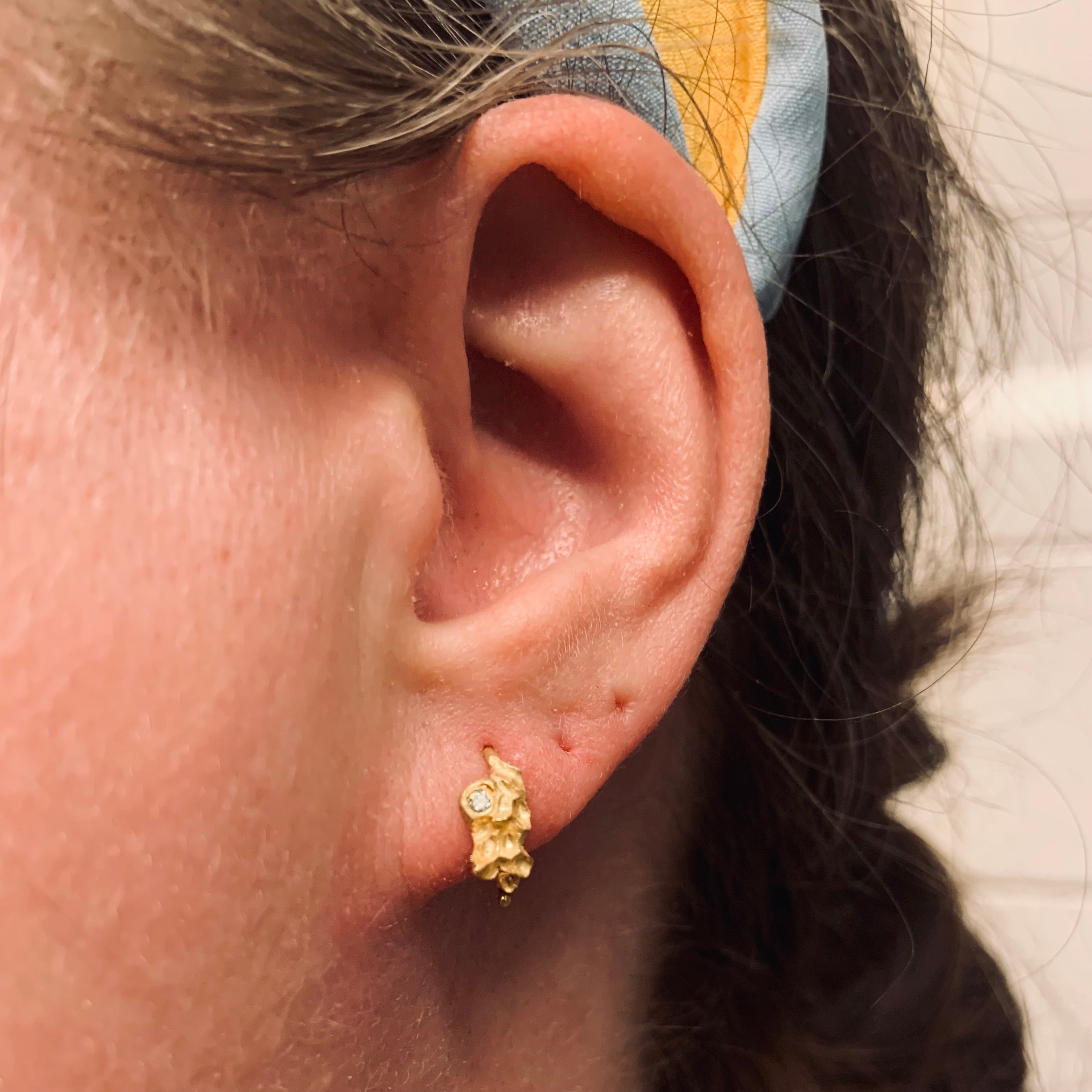 18 kt. guld creol. FALL no.5 Hvid brillant.