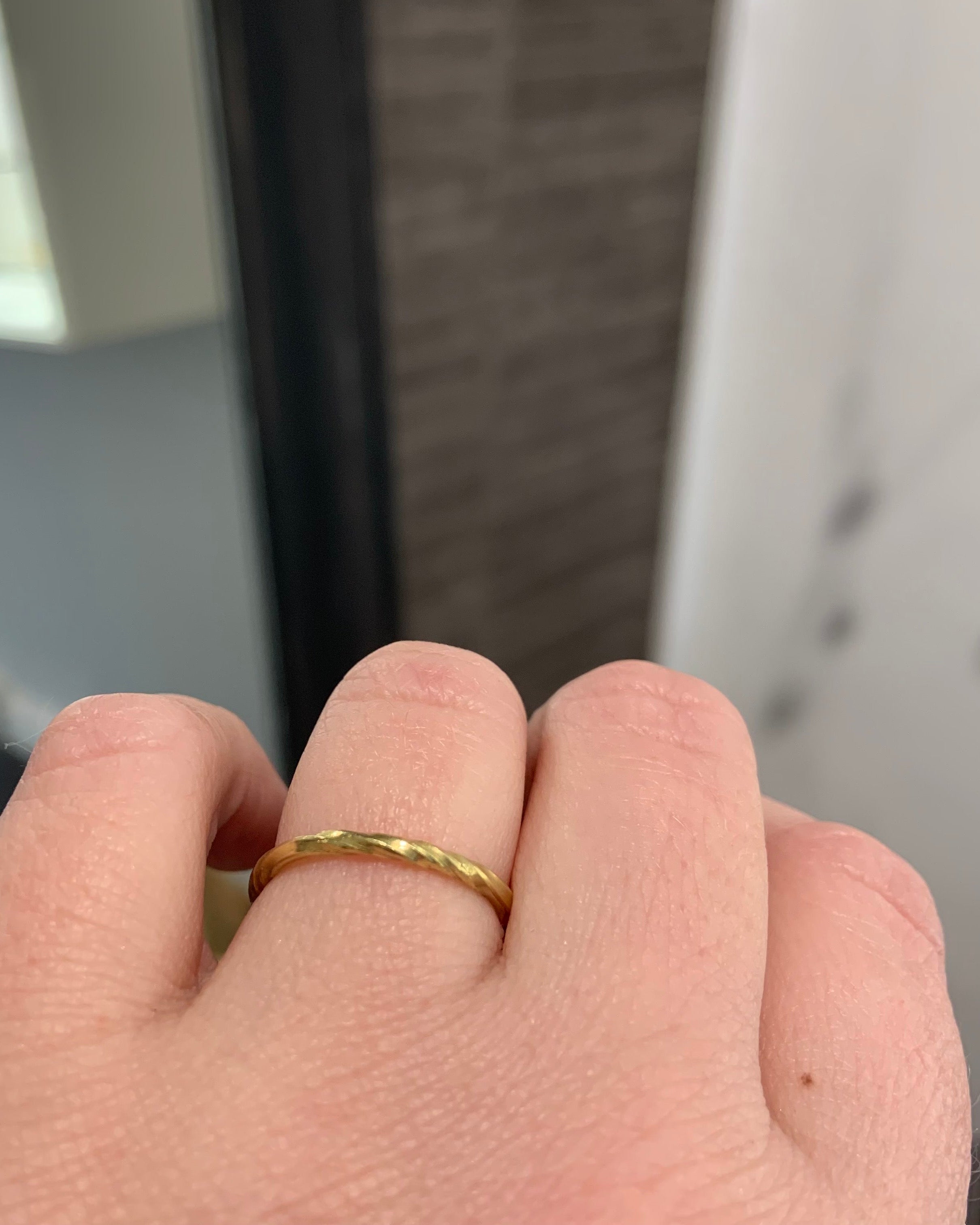 18 kt. guldring snoet.
