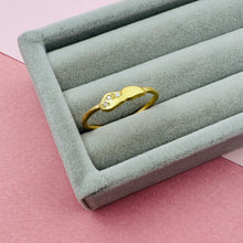 Indlæs billede til gallerivisning 18 kt. guldring. EMBRYON 3 diamanter
