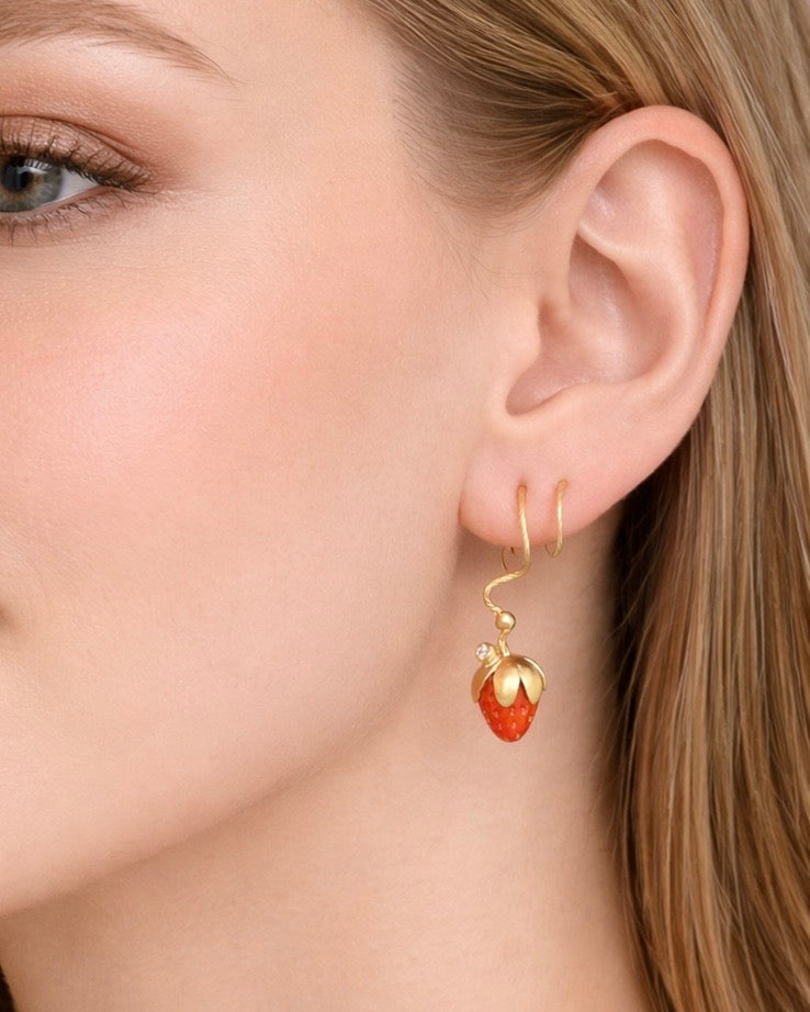 18 kt. No.8 Øreringe med Koral Jordbær & hvid diamant 0,02 ct