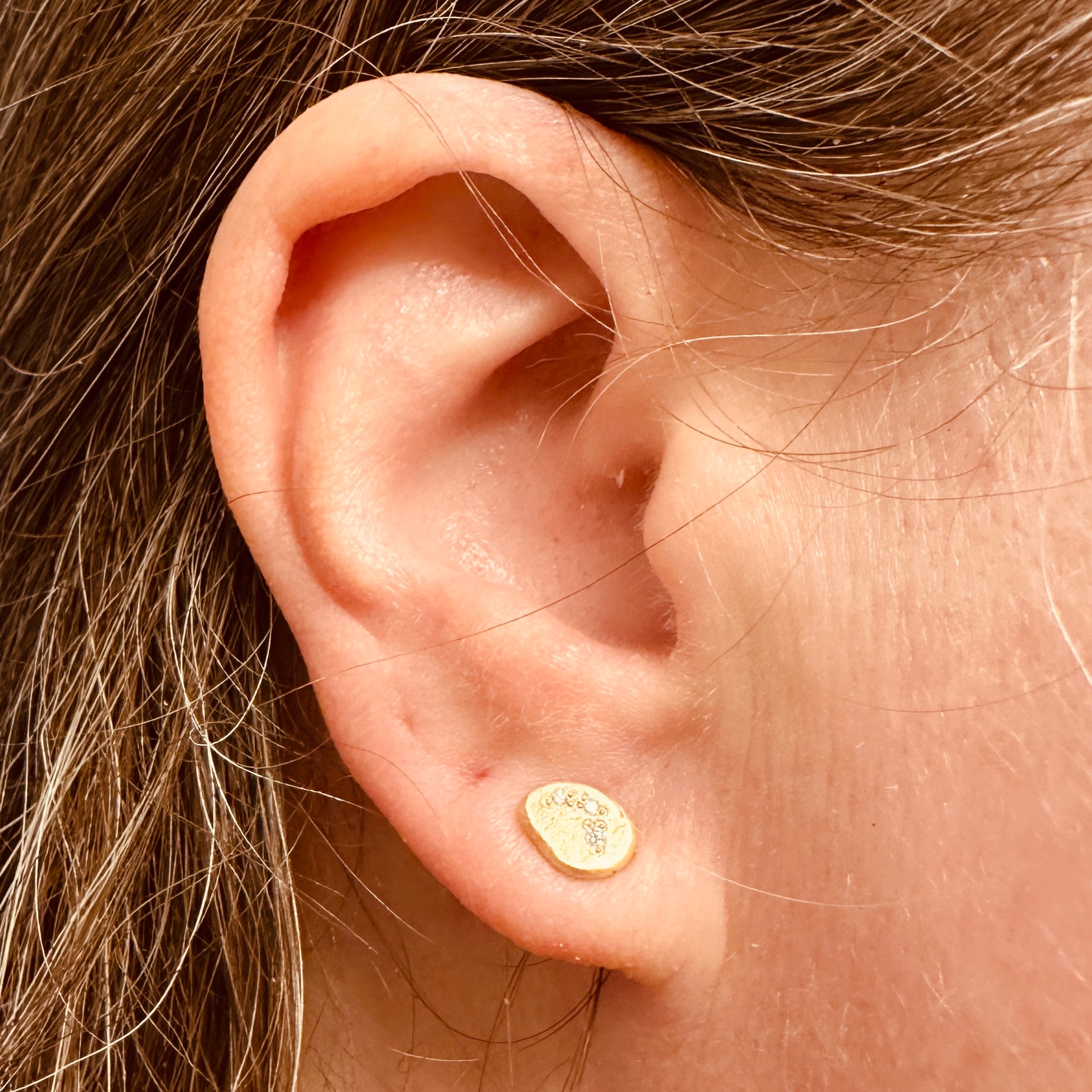 18 kt. ørestikker. EMBRYON diamant 1. Par