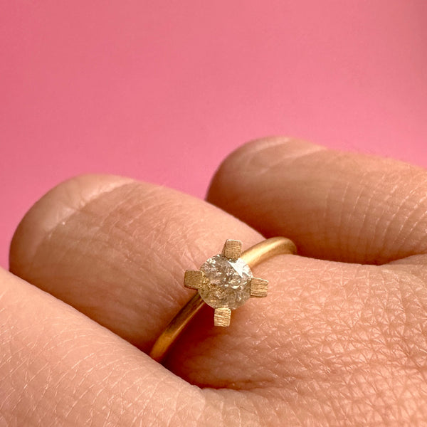 No.2 Diamant ring  i massiv 18 karat