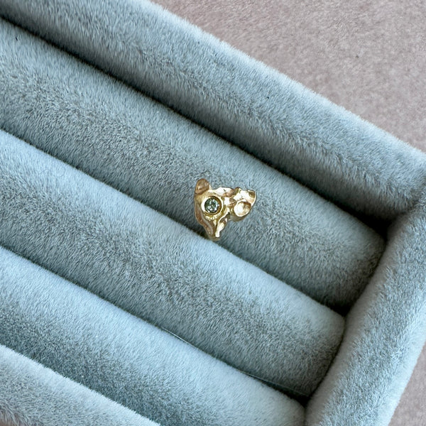 18 kt. guld ørestik FALL NO.1 Lime Grøn diamant.