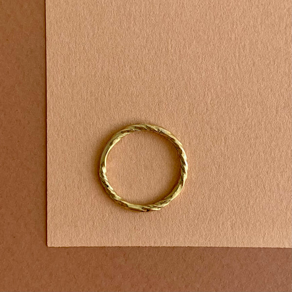 18 kt. guldring snoet.