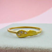 Indlæs billede til gallerivisning 18 kt. guldring. EMBRYON 3 diamanter
