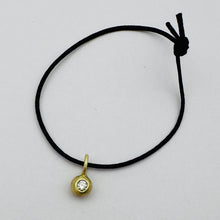 Indlæs billede til gallerivisning 14 Kt. Guld dråbe med diamant.
