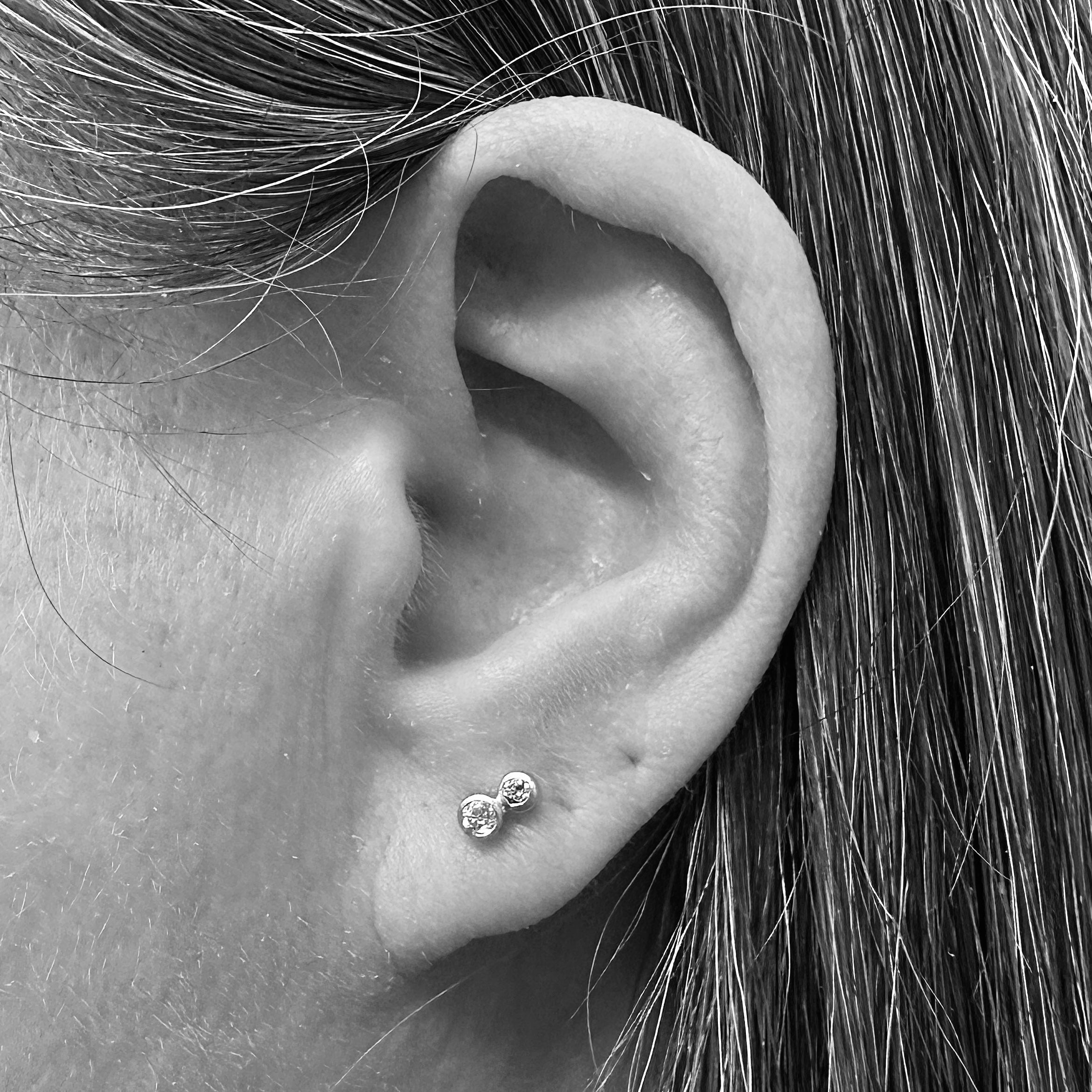 18 kt. - 1. stk. ørestik Guldsmedens diamanter No.14 -🟤 0,05 ct