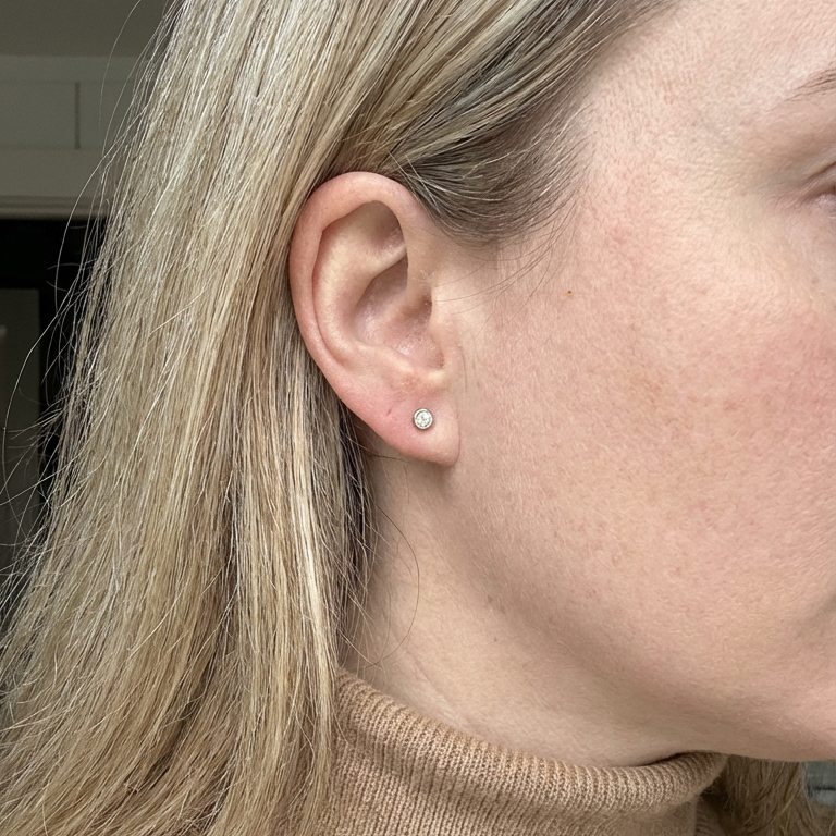 18 kt. - 1. stk. ørestik Guldsmedens diamanter Deluxe 0,10 ct