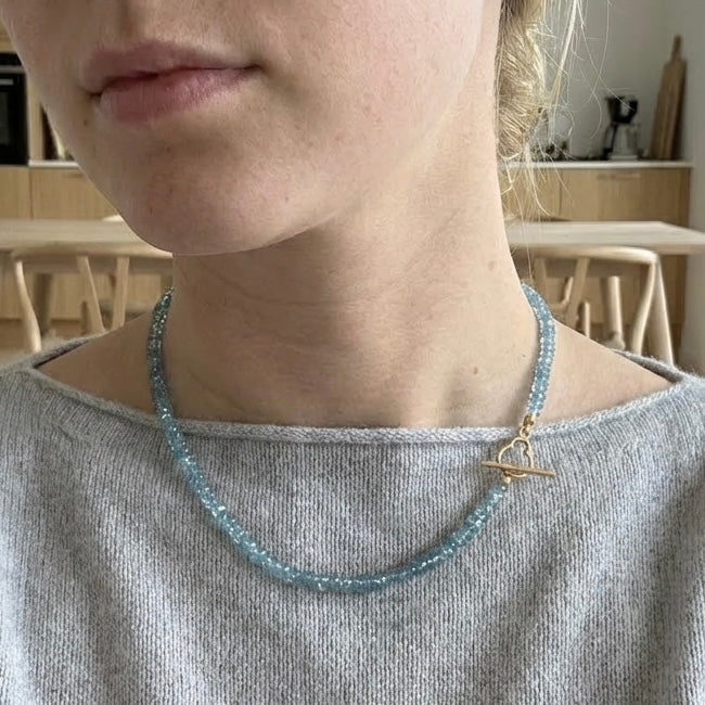 14 kt - No.18 Akvamarin & pærelås. 47 cm