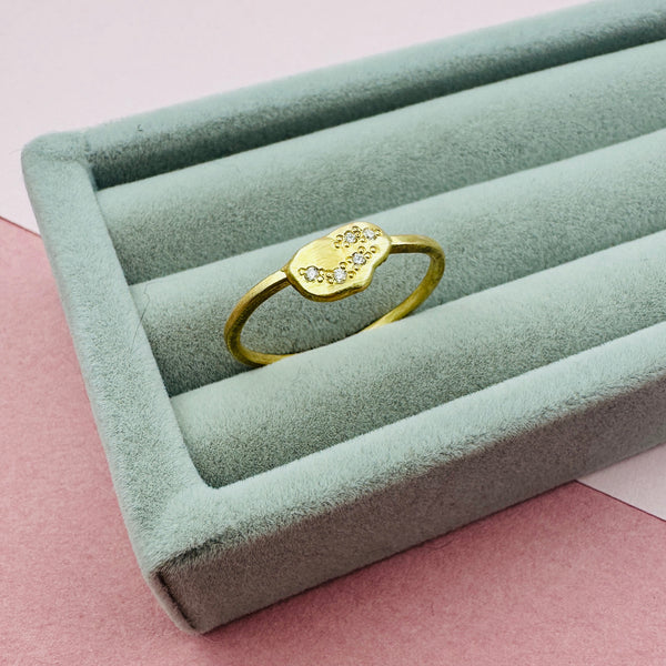 18 kt. guldring. EMBRYON 5 diamanter