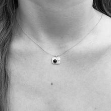 Indlæs billede til gallerivisning Vedhæng No.110 - Små fortællinger med mørkelilla ametyst &amp; diamant
