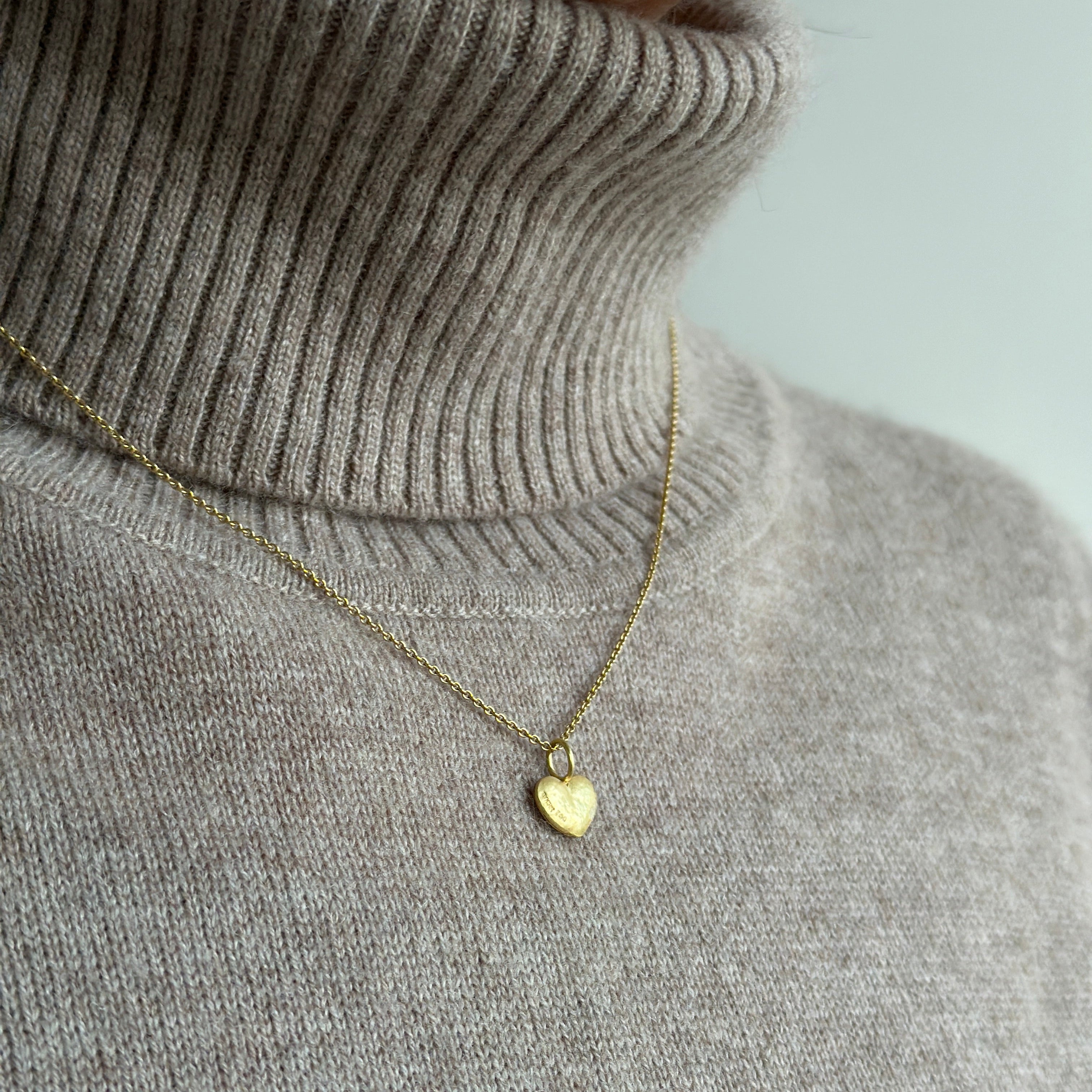 18 kt Unikt håndsmedede guldhjerte