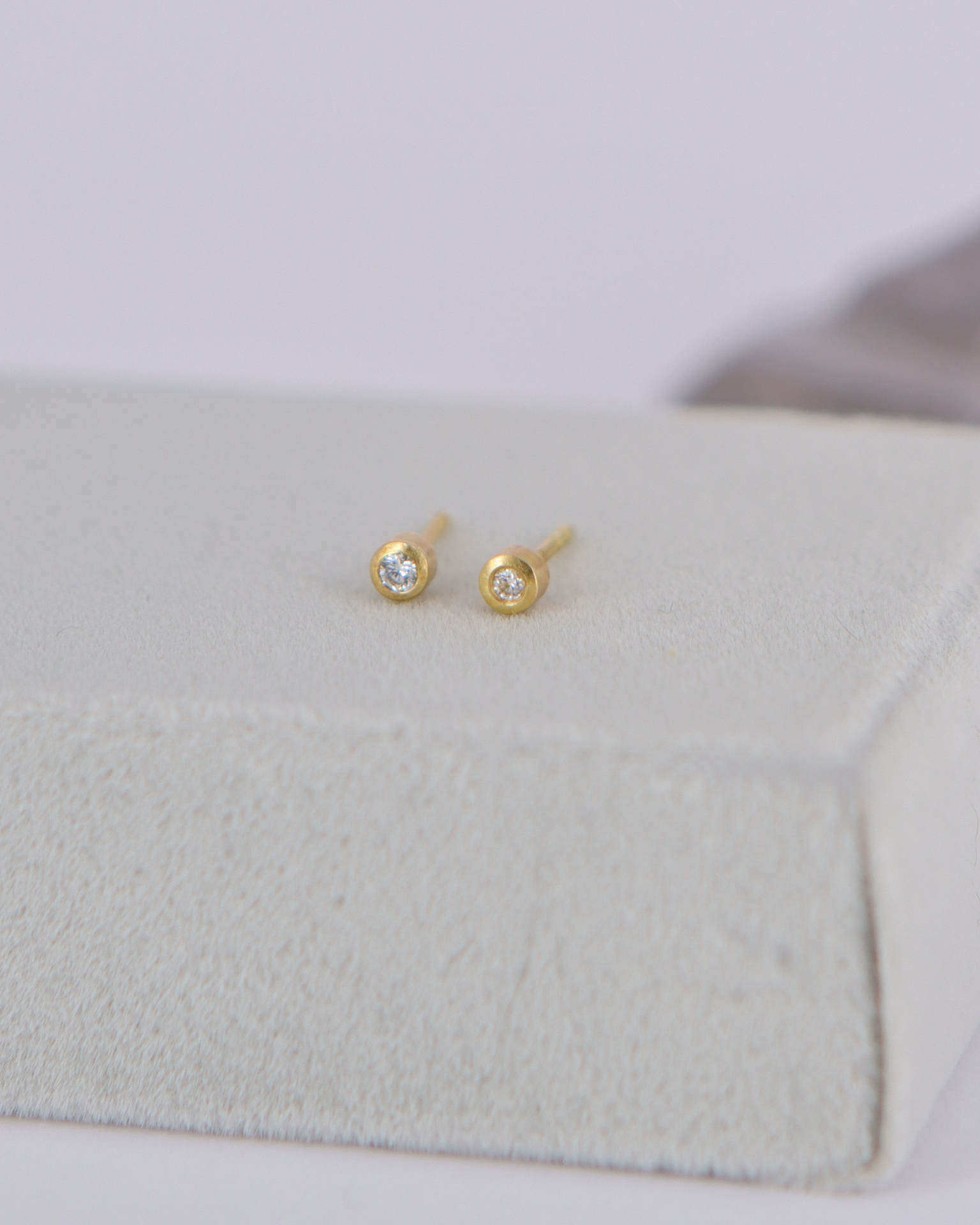 DIAMANT ØRESTIK DELUXE – 18 KT. · 0,02– 0,03 CT.