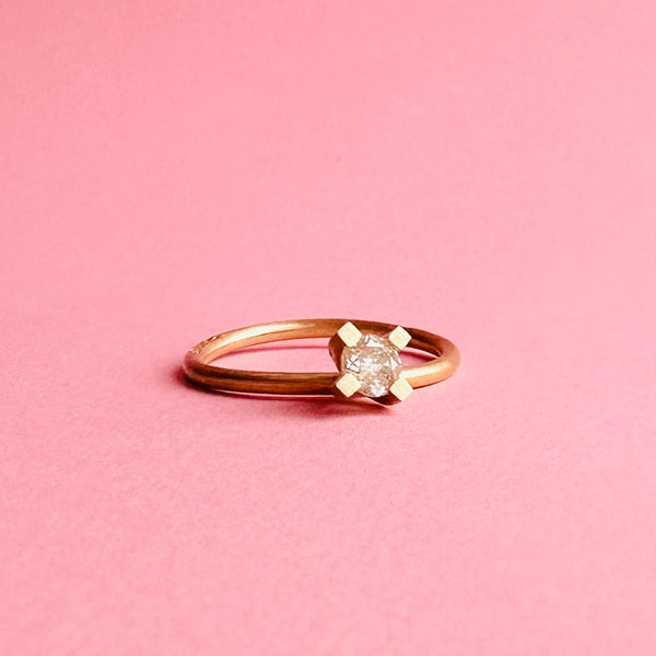 No.2 Diamant ring  i massiv 18 karat