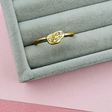 Indlæs billede til gallerivisning 18 kt. guldring. EMBRYON 5 diamanter
