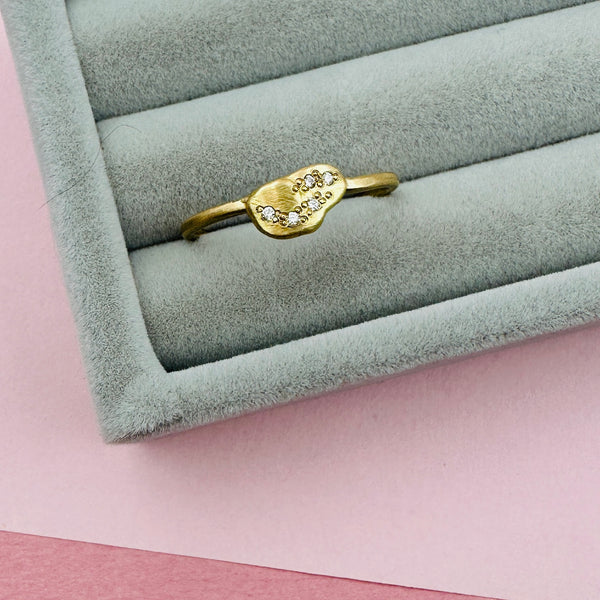 18 kt. guldring. EMBRYON 5 diamanter
