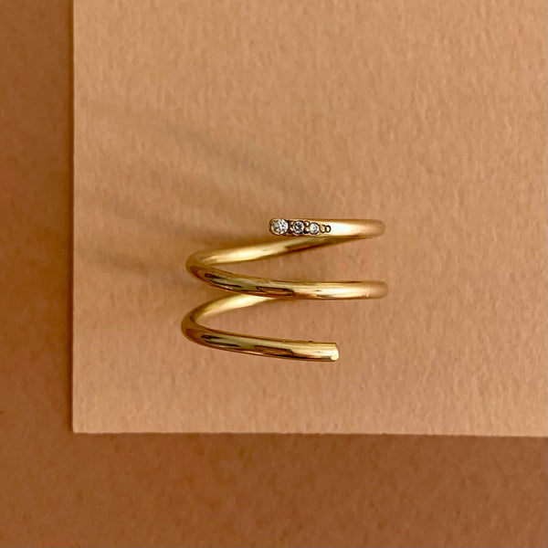 18 kt. guldring. Luna spiral ring 3 diamanter