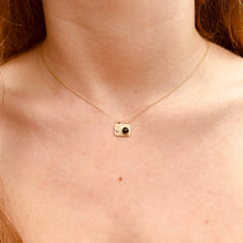 Indlæs billede til gallerivisning Vedhæng No.109 - Små fortællinger med mørkegrøn Turmalin &amp; diamant
