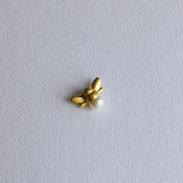 18 kt. Humlebi ørestik.