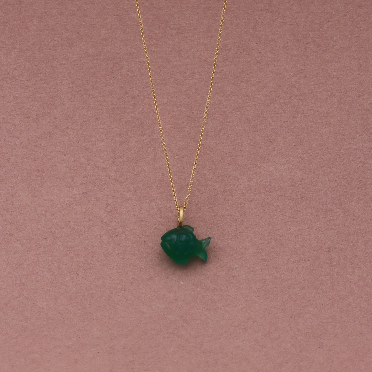 18 kt. No.1 fisk lys grøn onyx. Mini