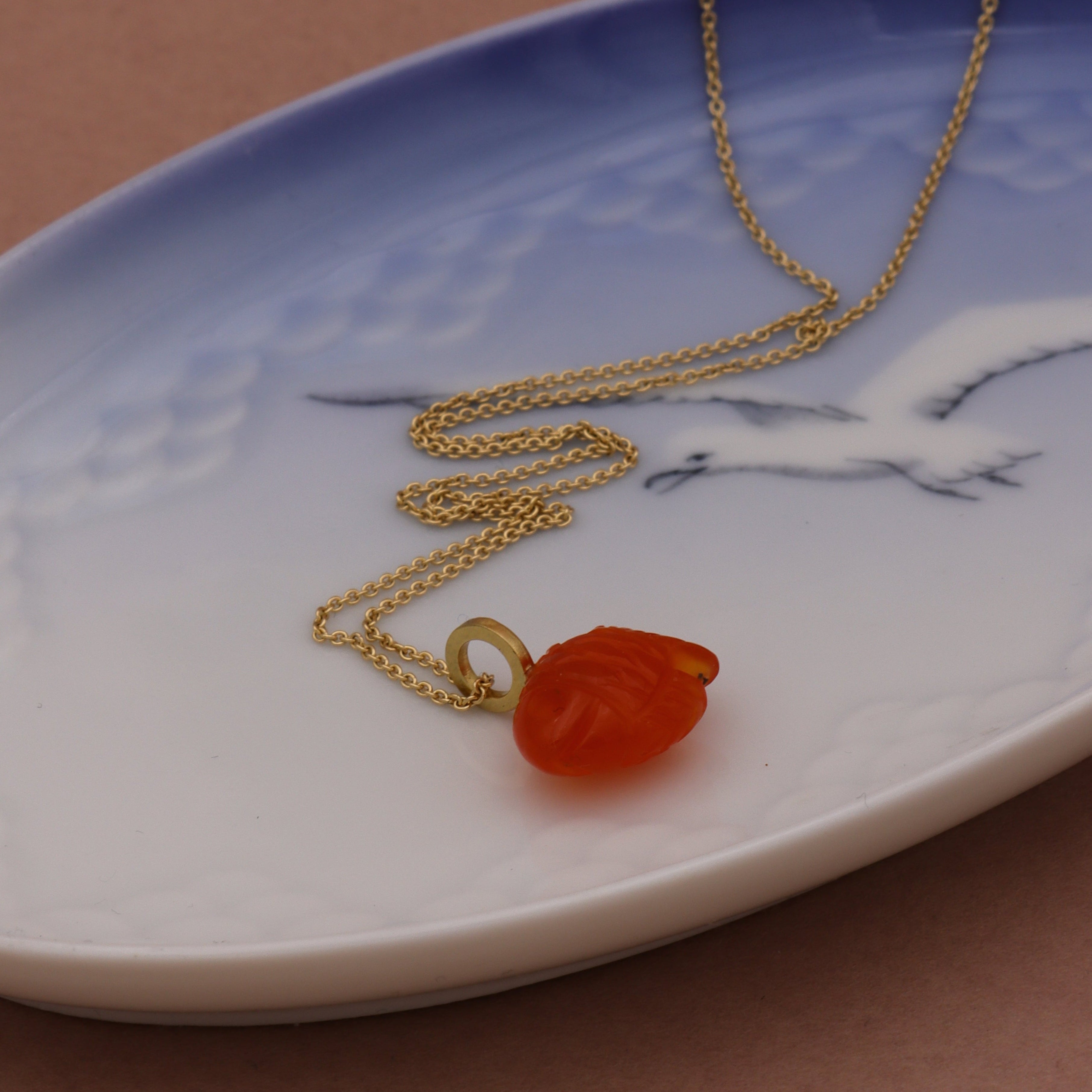 18 kt. No.9 fisk orange karneol. Lille