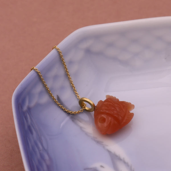18 kt. No.6 fisk orange månesten. Mellem