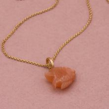 Indlæs billede til gallerivisning 18 kt. No.24 fisk orange månesten. Stor
