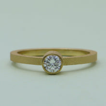 Indlæs billede til gallerivisning 18 kt. - 1. stk. Deluxe ring. Guldsmedens diamanter - 0,30 ct.
