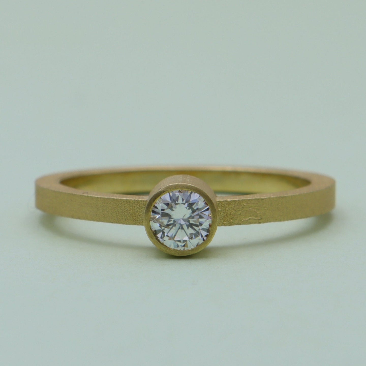 18 kt. - 1. stk. Deluxe ring. Guldsmedens diamanter - 0,30 ct.