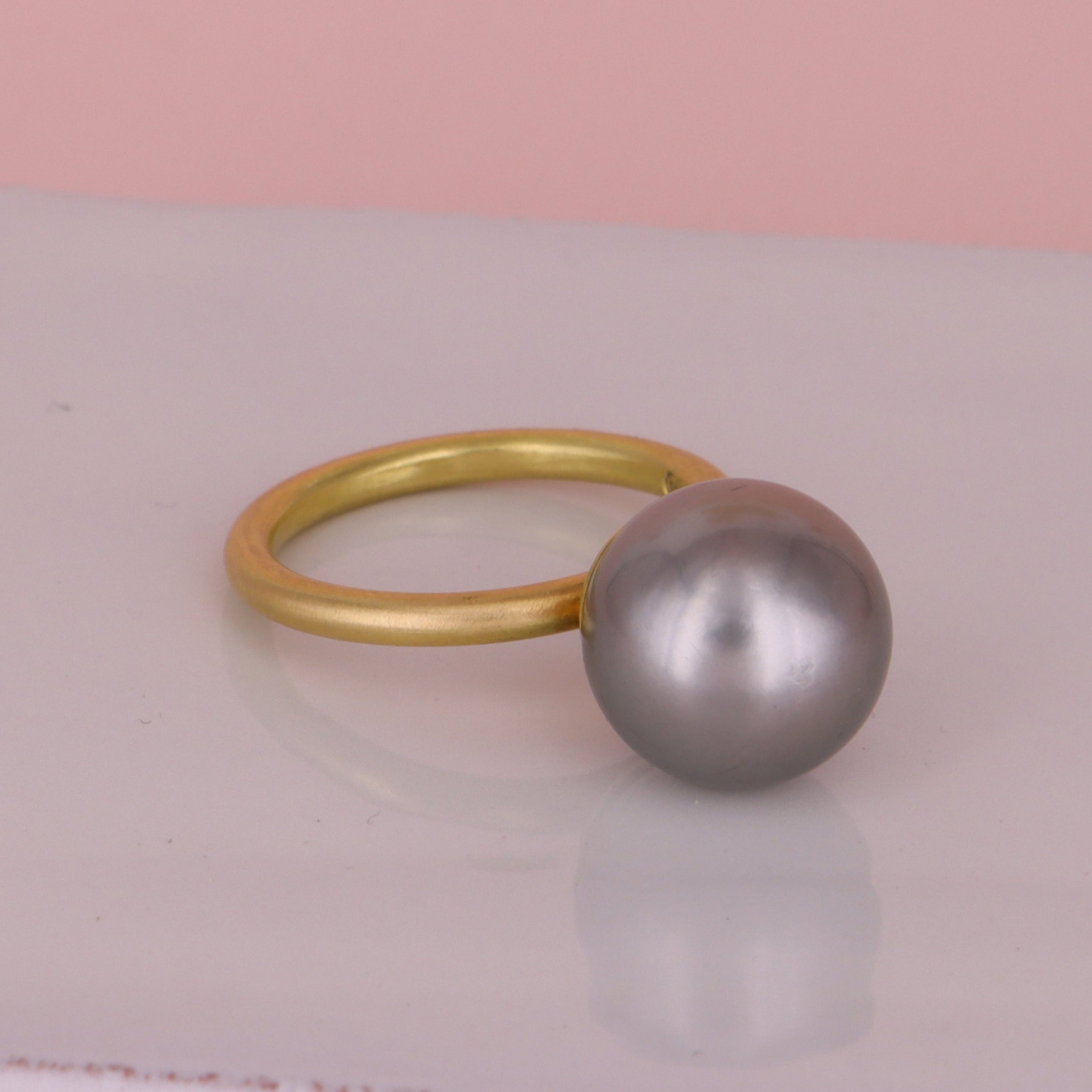 18 kt guldring med Tahiti perle