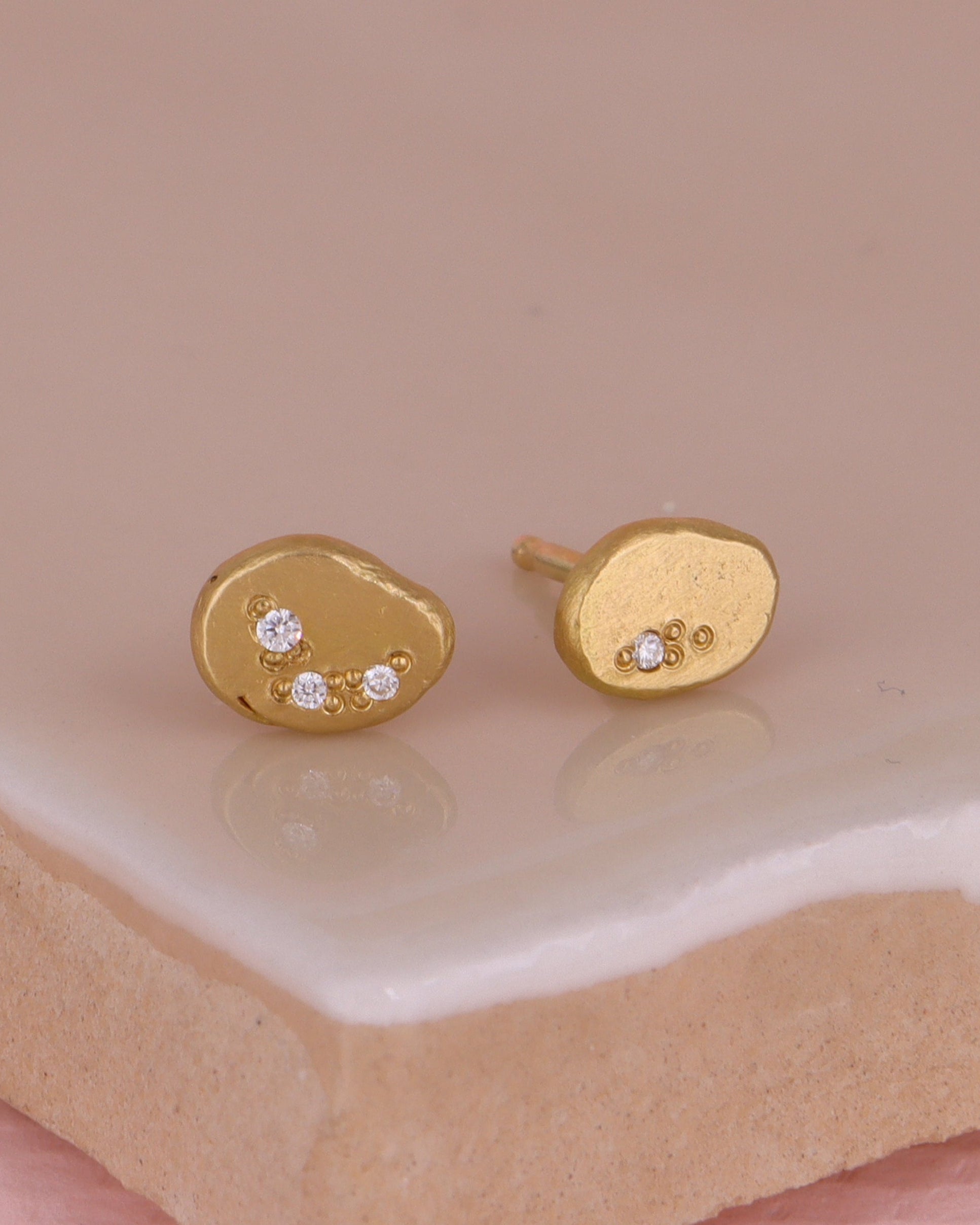 18 kt. ørestikker. EMBRYON diamant 1. Par