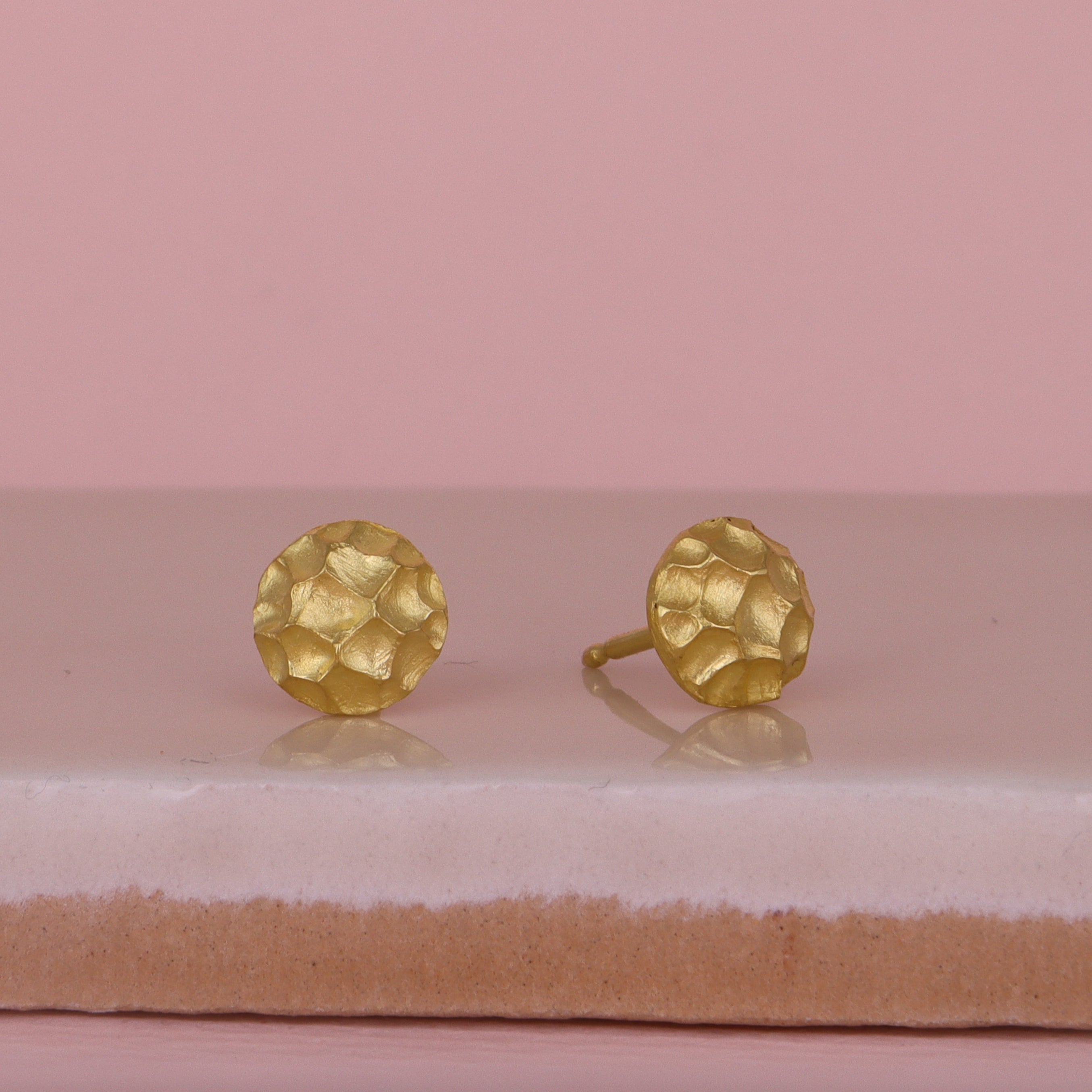 18 kt. guld ørestikker No.16